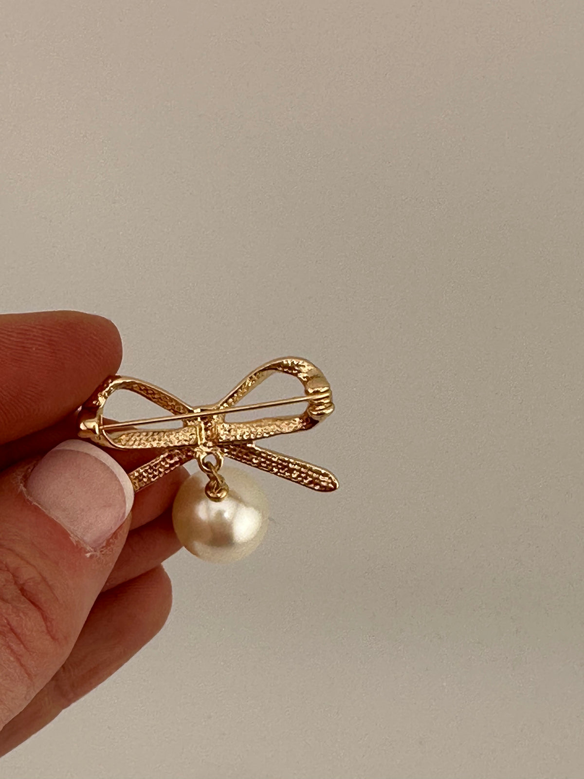 Bow Pearl Drop Hat Pin