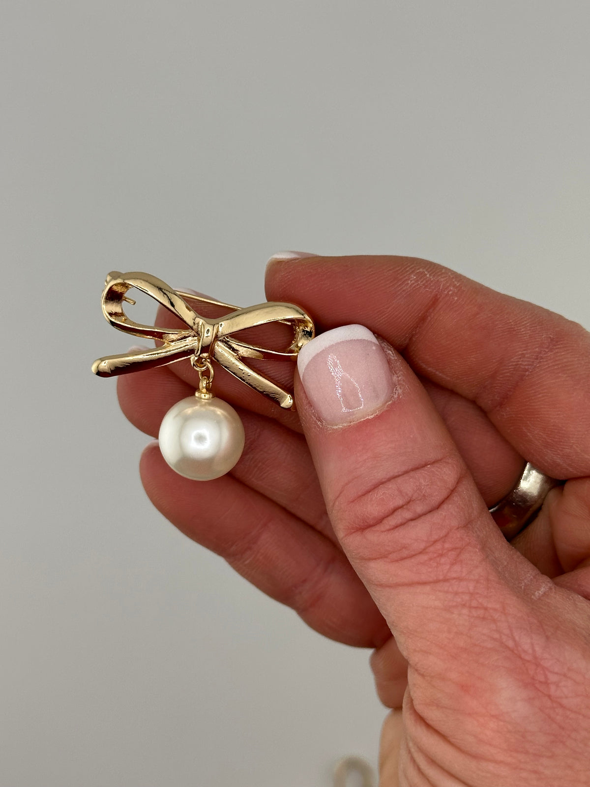 Bow Pearl Drop Hat Pin